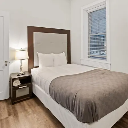 Steps From The Beach Spacious Modern 4Br 2Ba Apt